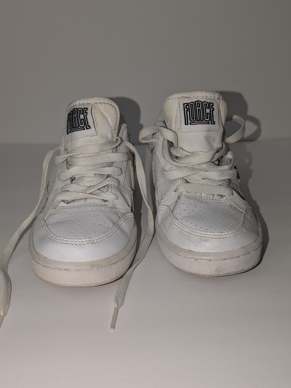 Force1 Kids White Low-Top Sneakers with Logo Tongue